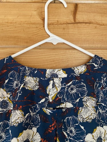 Duluth Trading Co Wrinkle Fighter Tunic Shirt Blue Floral Button Up Women’s S - Picture 9 of 14