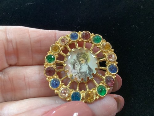 antique c clasp brooch queen & child picture in center under glass multi stones - Picture 6 of 6