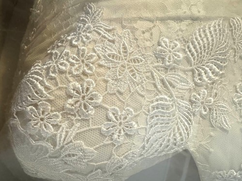 Allure Bridals #8967 Wedding Dress - Picture 4 of 6