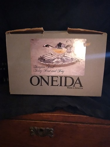 Oneida "Georgian Scroll" Gravy Boat - Picture 9 of 10