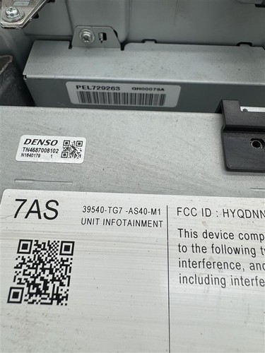 2016-2020 Honda Pilot 8" Display Screen 39540-TG7-AB16-M1 Radio OEM - Picture 3 of 3