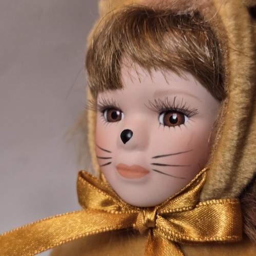 Espeluznante Hollow Tiny Treaters Lauren Lion Porcelana Muñeca Halloween 2000 Caja JoAnn - Imagen 15 de 24