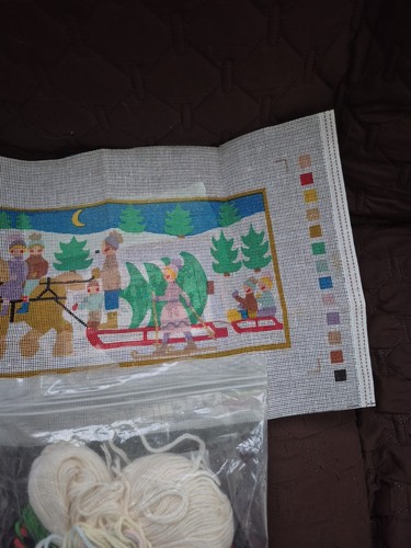 Bucilla Christmas Holiday 4 Napkins 82651 & Noel Scene 60664 Kits - Picture 11 of 12