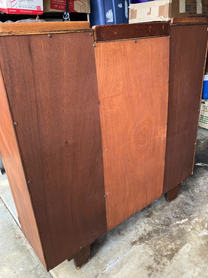 Hermosos detalles tallados y vidrio para secretaria de madera vintage Foto 2 de 3