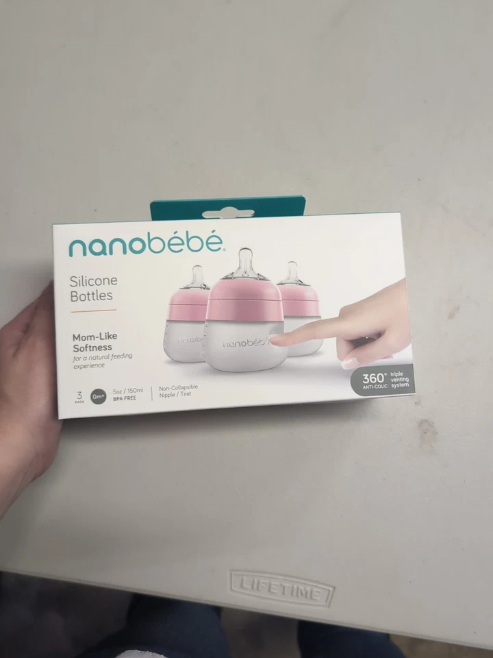 Paquete de 3 biberones de silicona flexibles Nanobébé 5 oz / 150 ml rosa anticólicos Foto 3 de 4