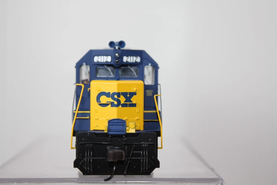 Atlas HO CSX GP-38 Master Series Diesel #8967 - Image 4 of 4
