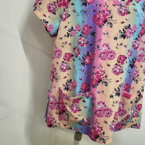 Betsey Johnson Women's Size 2X Floral Rainbow Short Sleeve Scrub Top Pockets     - Picture 4 of 17