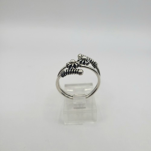 Sterling silver flower decortive ring size Q. Weight 3.1g. Hallmarked 925 - Picture 4 of 8