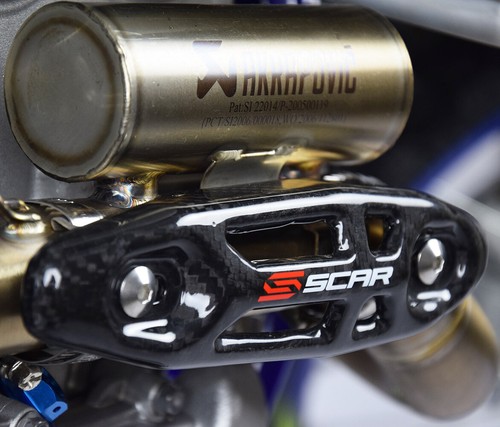 PROTECTOR TÉRMICO ESCAPE UNIVERSAL CARBONO ESCUDO HUSABERG FE 250 350 450 501 CICATRIZ - Imagen 2 de 3