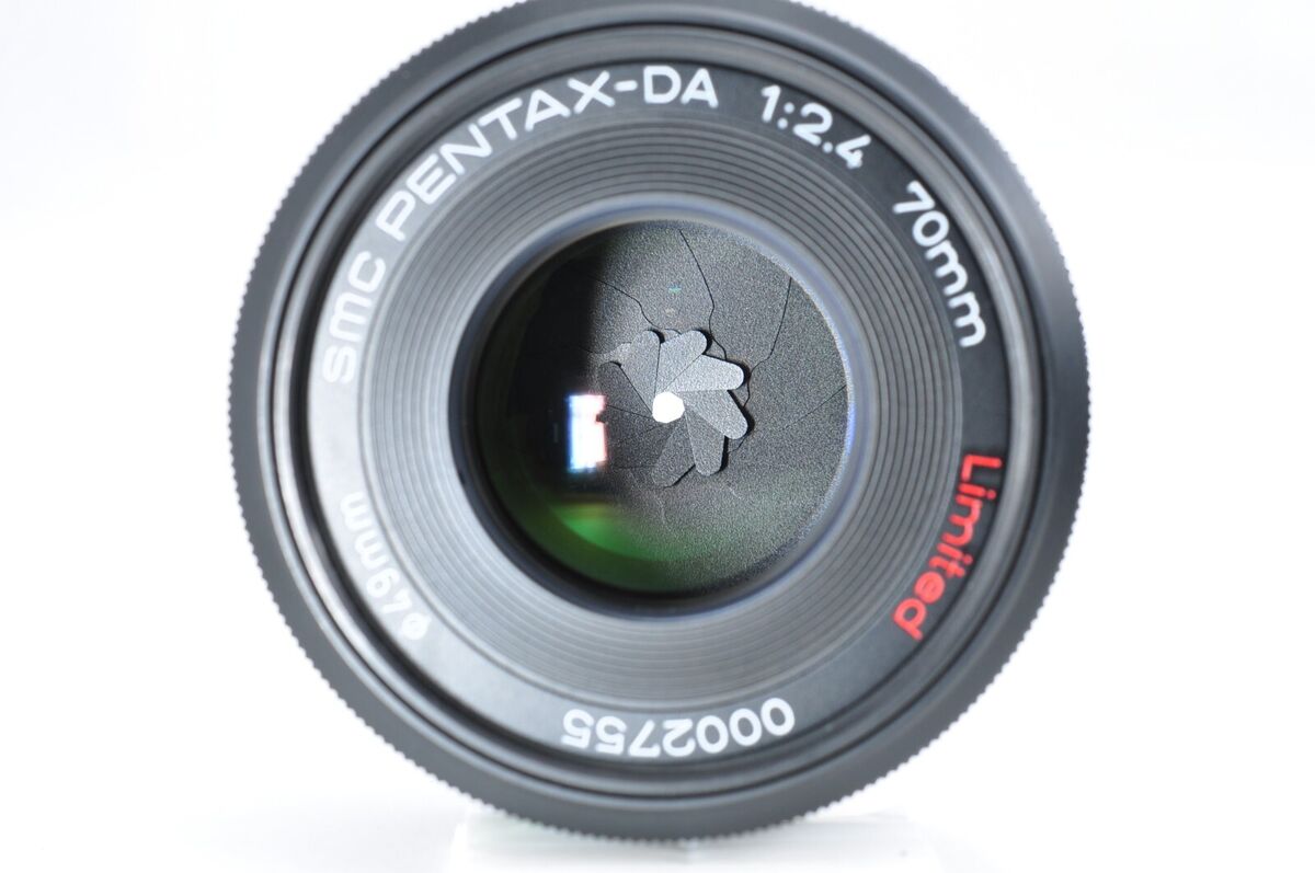 Near Mint* SMC PENTAX DA 70mm F/2.4 Limited Lens From Japan Near Mint* SMC PENTAX DA 70mm F/2.4 Limited Lens From Japan