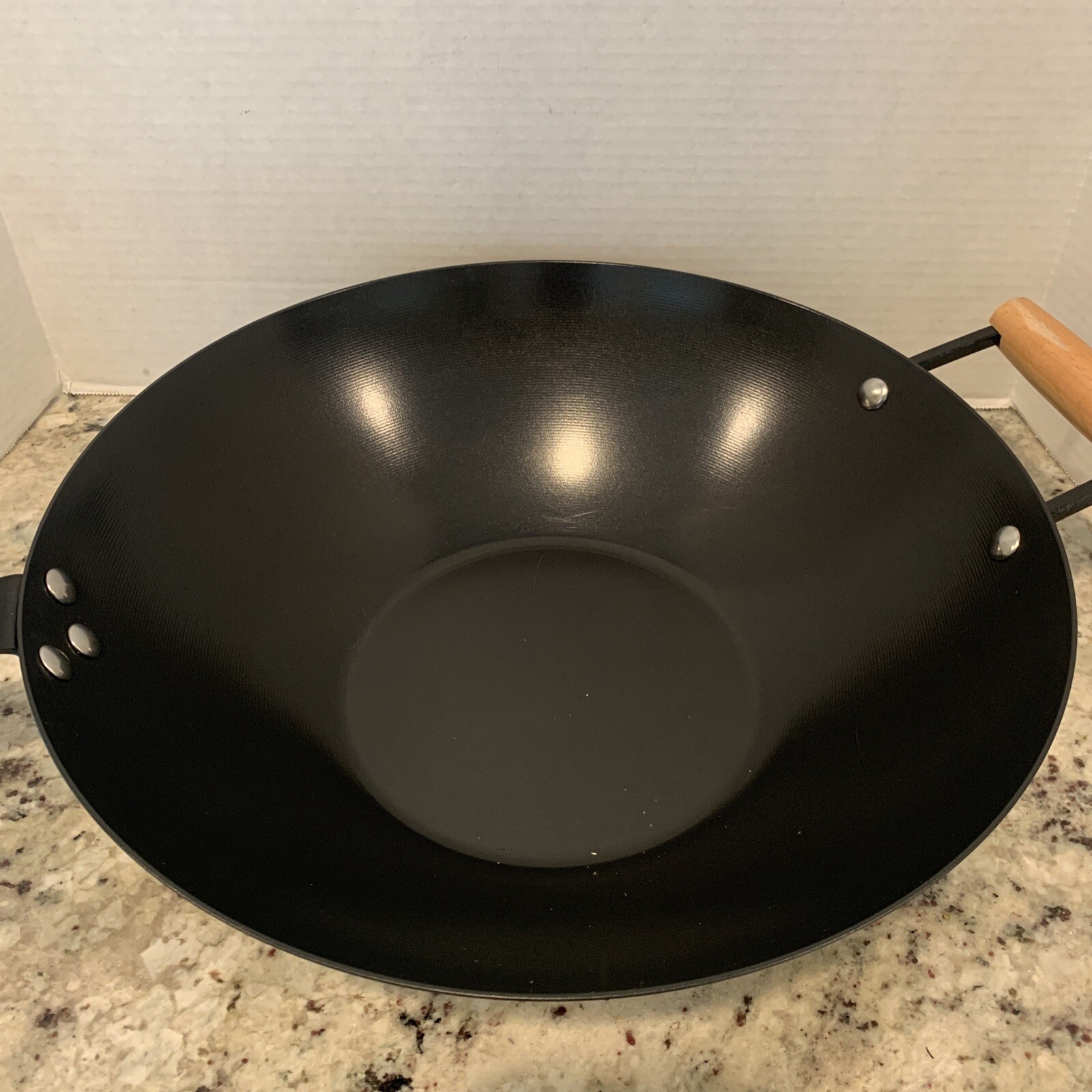 14" Crofton Cast Iron Traditional Wok, Stir Fry, Wood Handles PreOwned
