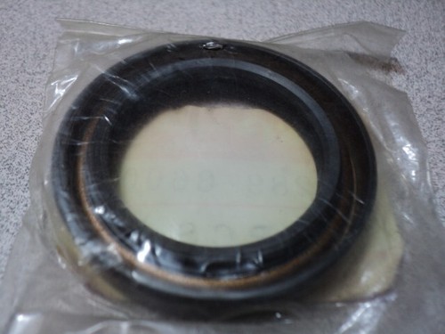 1981-87 SUZUKI RM 250 LT250R RH CRANK SEAL NOS OEM 09289-36003 - Picture 2 of 3