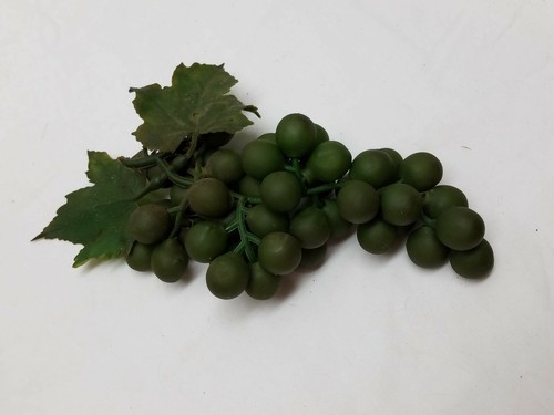 Vintage Rubber Grape Bunch Cluster Plastic Artificial Fruit Green Purple White - 第 6/12 張圖片