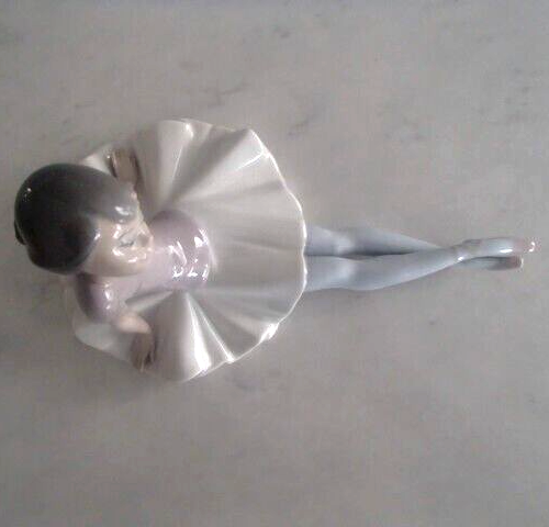 Lladro 1356 "Phyllis" Ballerina Sitting with Legs Outstretched - MWOB, RV$310 - Picture 9 of 16