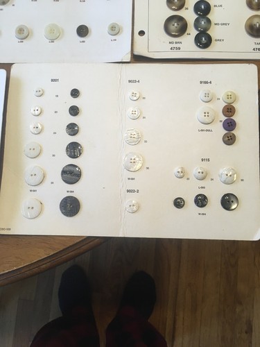 Vintage Salesman 9 Sample Cards Plastic & Wood Sewing Buttons  - Picture 10 of 10