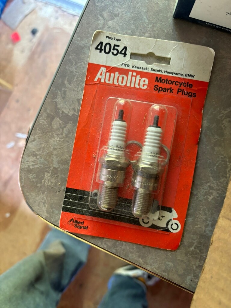 2-Pack AUTOLITE  4054, 11 packs of 2 for a total of 22 plugs