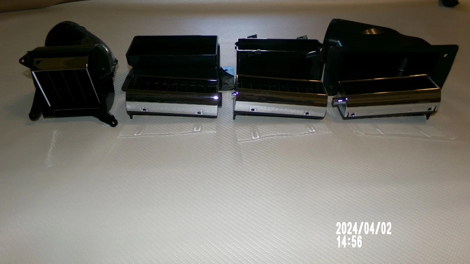 1981 - 1987 CHEVY GMC C10 Truck Blazer A/C Dash Vent Set K5 Blazer Suburban - Image 3 of 4