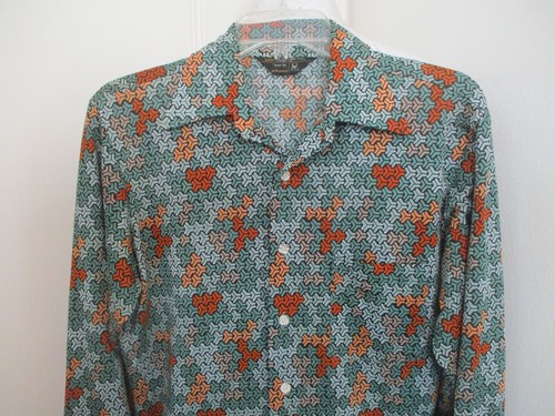 JC PENNEY MEN'S VINTAGE POLYESTER GREEN GEOMETRIC LONG SLEEVE 1 POCKET SHIRT, M - Picture 2 of 7