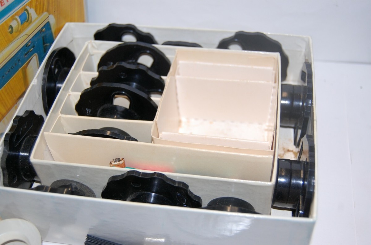 A7 SINGER #161928 Touch & Sew Zig-Zag 638 ACCESSORIES w/ 14