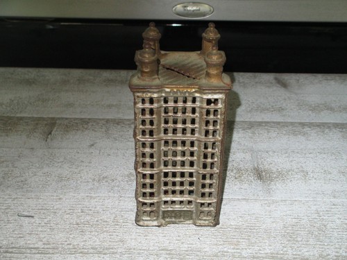 ~Sehr alte Anfang 1900 Gusseisen Wolkenkratzer Turm Bank Coin Bank~WOW - Bild 1 von 5