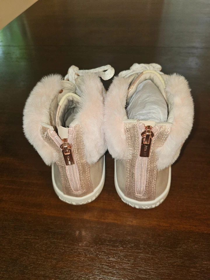 Botas cortas con ribete de piel rosa Nine West Kids Luna oro rosa para niña - talla 4 Foto 3 de 4