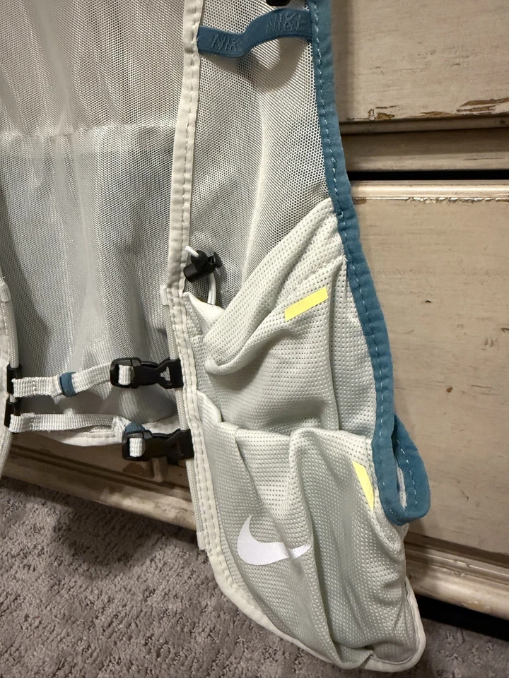 Nike Women’s Running Trail Vest Gray NWO T Size L / XL N1008660-008 Lightweight - Image 2 of 2