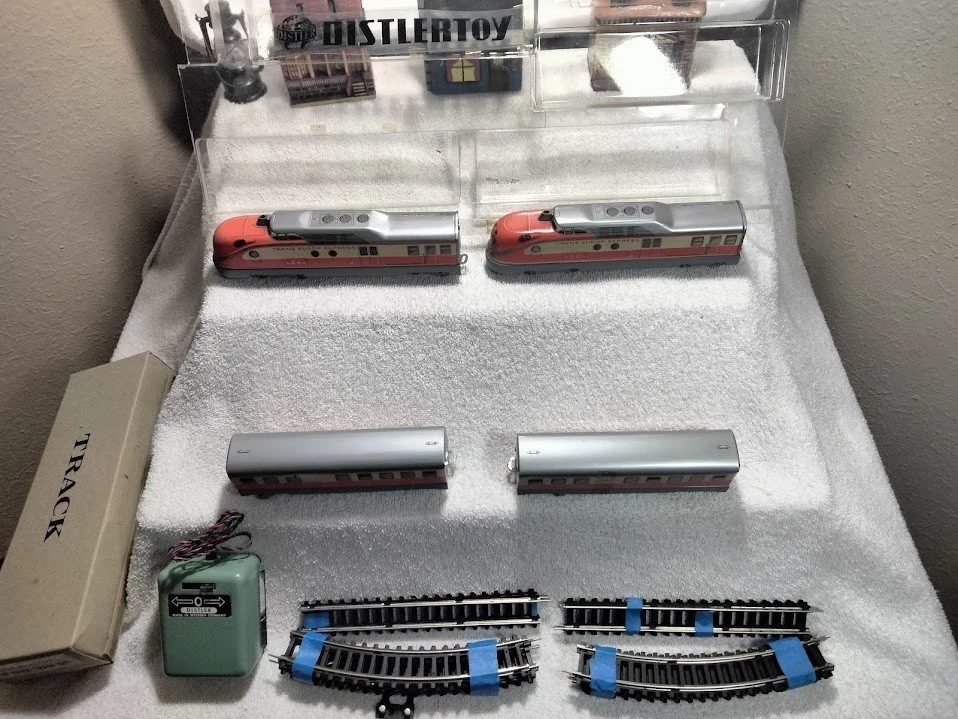 HO scale Distler Toy "Trans Europ Express" Diesel Locomotive Set (Track & Pack) - Image 2 of 4