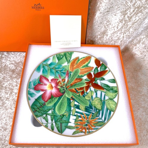 Hermes Dessert Plate Passifolia Round Porcelain Tableware 21 cm Set of Two w/Box - Picture 2 of 16