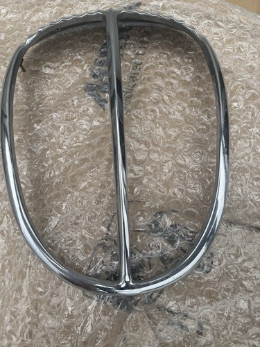 Daimler 250 V8 Radiator Grille Surround - Picture 4 of 6