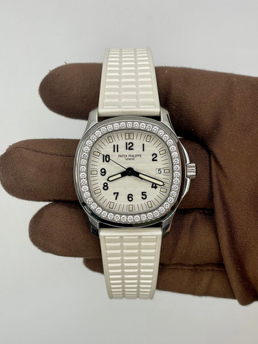 2007 Patek Philippe Aquanaut White Dial 35.6mm Stainless Steel 5067A-011
