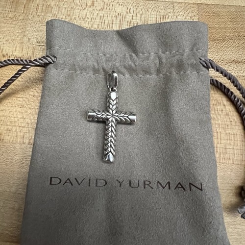 David Yurman Chevron Sculpted Cross Pendant with Pave Black Diamonds - Imagen 3 de 3