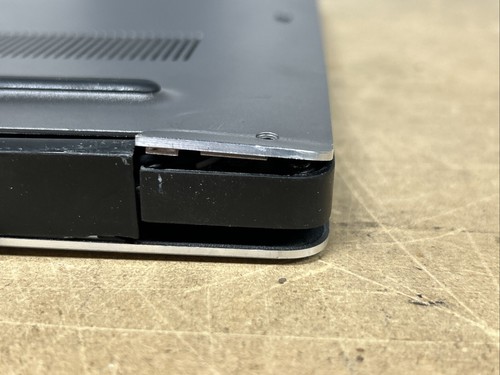 Dell Precision 5520 15,6" FHD Xeon E3-1505M, 16 GB RAM, Nvidia M1200, senza SSD - Foto 7 di 8