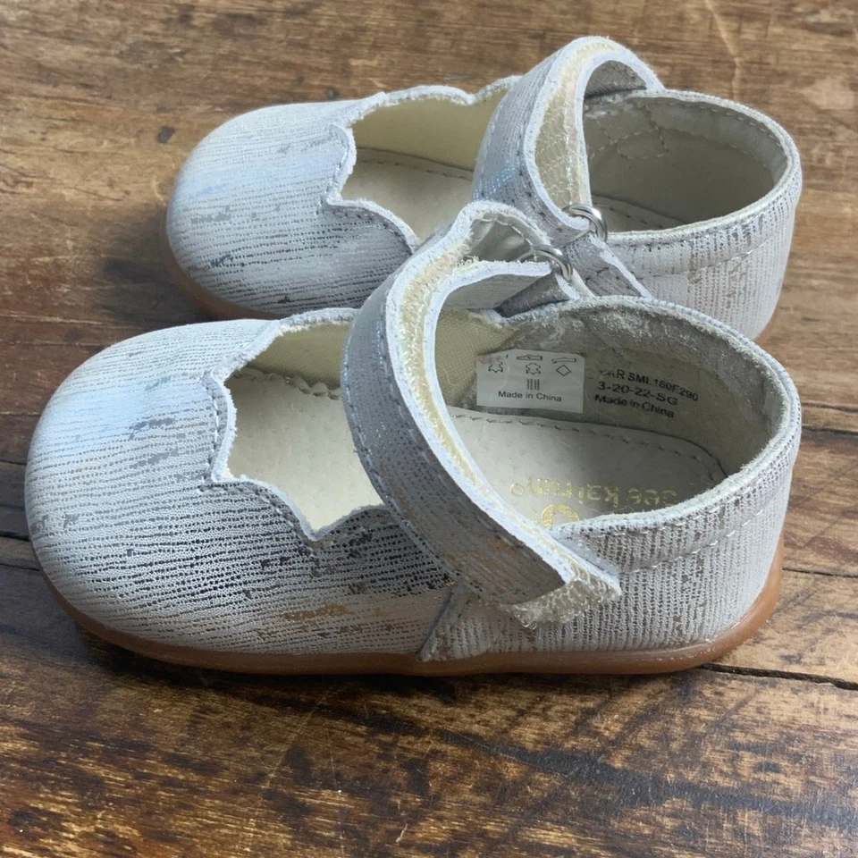 See Kai Run 银色正装鞋 4 码 — 第 3/4 张图片