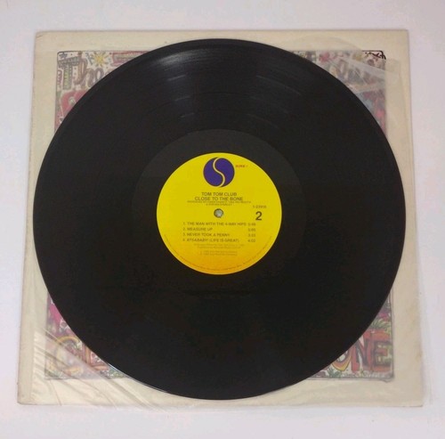 Tom Tom Club- Close To The Bone- LP Vinyl 1983 Sire 1-23916 - Picture 13 of 20