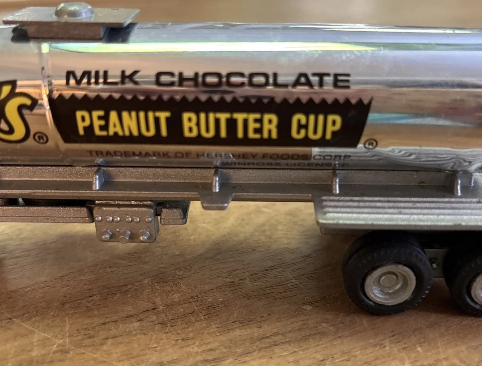 Winross Diecast 1/64 Scale Truck Reese's Peanut Butter Cup Tanker 1980 - Image 4 of 4