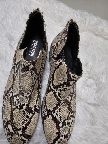 Botas al tobillo Kenneth Cole Reaction en blanco y negro con estampado de piel de serpiente - talla 8 - Imagen 4 de 6