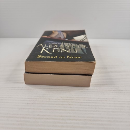 2x Alexander Kent Paperback Books Bundle Lot Adventure, War - Picture 4 of 6