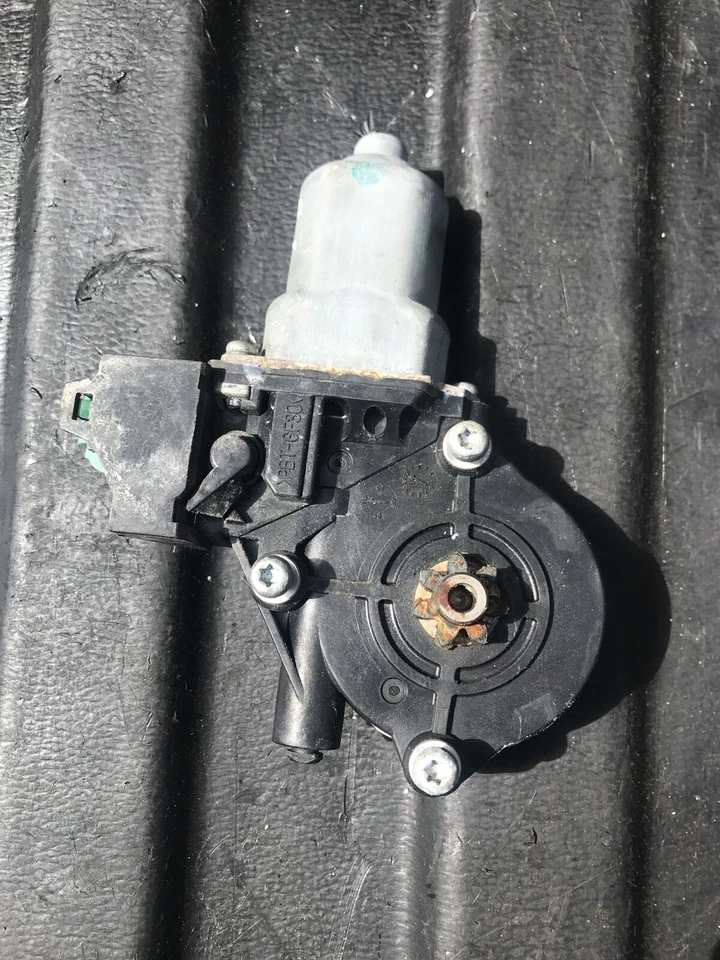 INFINITI M30 M35 M37 M56 Q70 2012 REAR LEFT WINDOW REGULATOR MOTOR 82731 1BN0A - Image 2 of 4