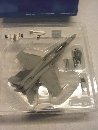 Hobby Master HA3515 1:72 F/A-18C "Still Flying Strong" Capt. Bill Gortney Navy V - Bild 3 von 24