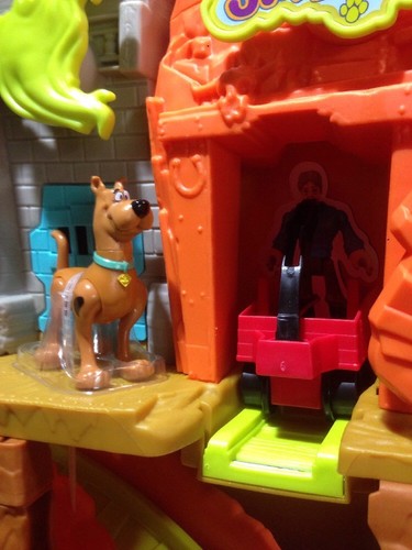 2018 Fisher-Price Imaginext Scooby-Doo Haunted Ghost Town House Play Set NIP New - Picture 10 of 12