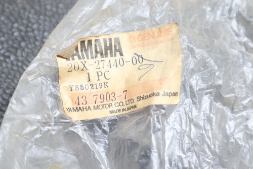 NOS YAMAHA MIDNIGHT VIRAGO 750 RIGHT REAR FOOT REST 20X-27440-00 - Picture 2 of 7