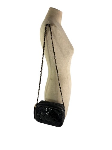 Vintage CHANEL Black Quilted Patent Leather Camera Tassel Bag Purse Distressed - Picture 4 of 24
