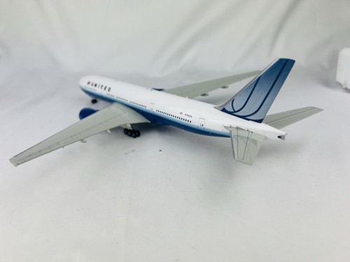RARE UNITED AIRLINES GEMINI JETS 1:200 BOEING 777-200ER G2UAL147 BLUE TULIP TAIL - Picture 14 of 19