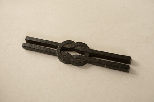 Unusual Cast Iron Paperweight (B7C/JSF6) Circular Reef Knot Square Sailing - Picture 4 of 7