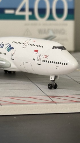 1:400 Dragon Wings 55909 Garuda Indonesia Airlines Boeing 747-400 Diecast Model - Picture 4 of 5