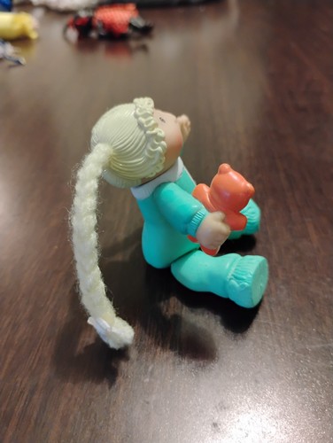 Figura de colección Cabbage Patch Kids Posable Rubia Coletas Oso de Peluche 1984 - Imagen 4 de 8