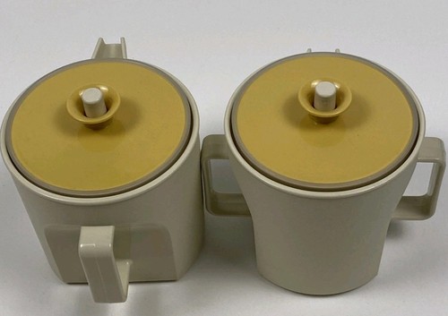 Vintage Tupperware Creamer 1414 & Zuccheriera 1415 Avorio Giallo Coperchio Set USA - Foto 9 di 12