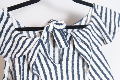 Anthropologie gestreiftes Rüschen Flügelärmel Top Eva Franco Größe S hinten zum Binden - Bild 8 von 14