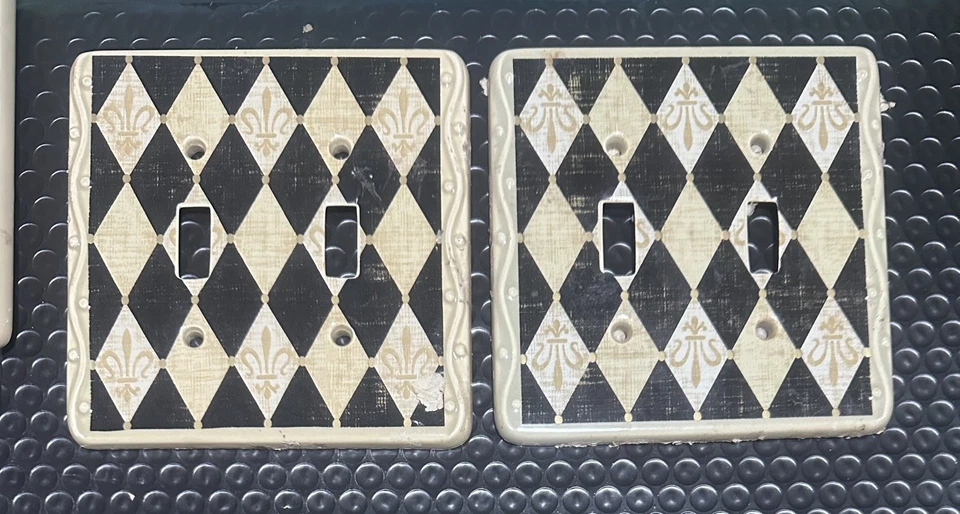 Juego de 4 placas de cala interruptor de luz de porcelana flor de lis a cuadros Foto 2 de 4