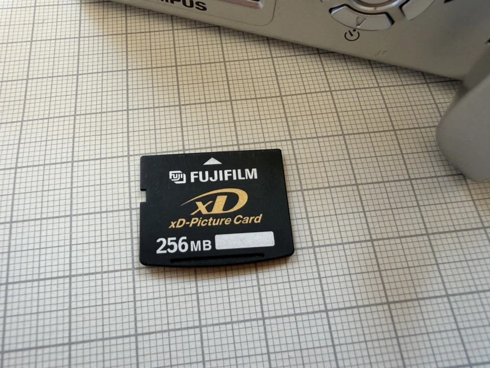 Olympus c-360 Digital Camera and Fujifilm 256mb XD card, photo 2 of 5